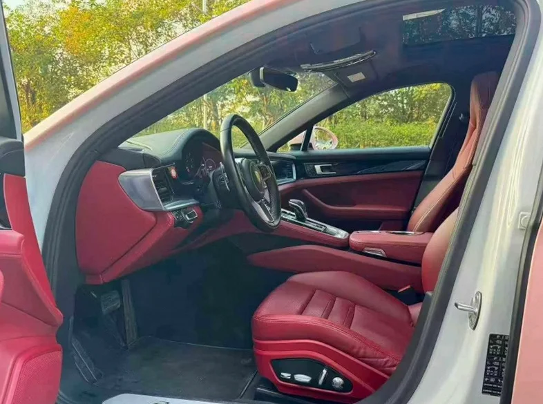 保时捷帕拉梅拉 后面外观三