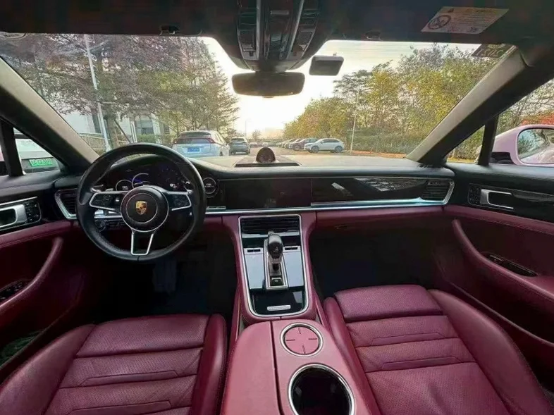 保时捷帕拉梅拉 后面外观一