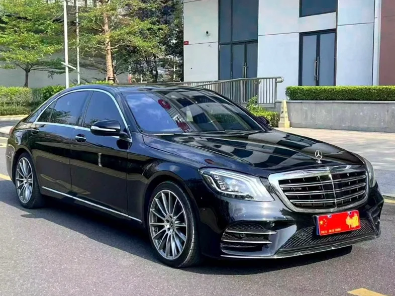 奔驰S 正面外观二