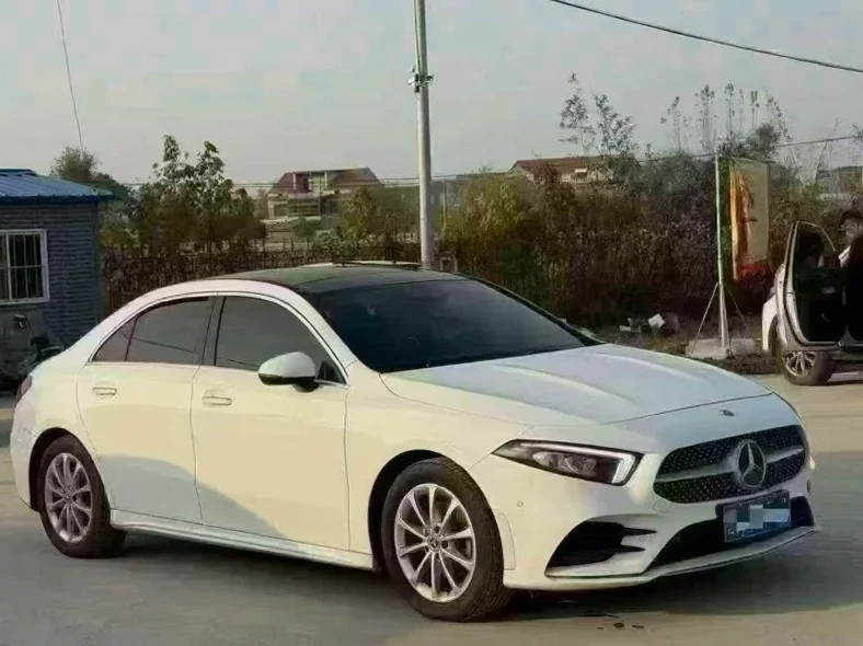 奔驰A 正面外观三