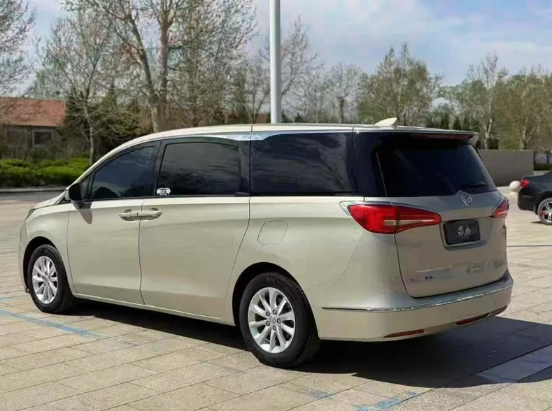 别克GL8 后面外观三