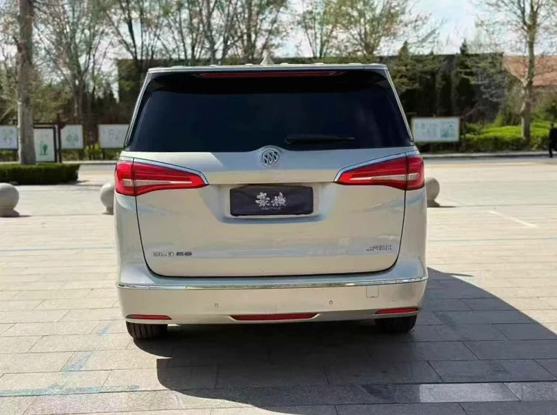 别克GL8 内饰前排