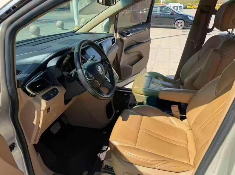 别克GL8 内饰后排