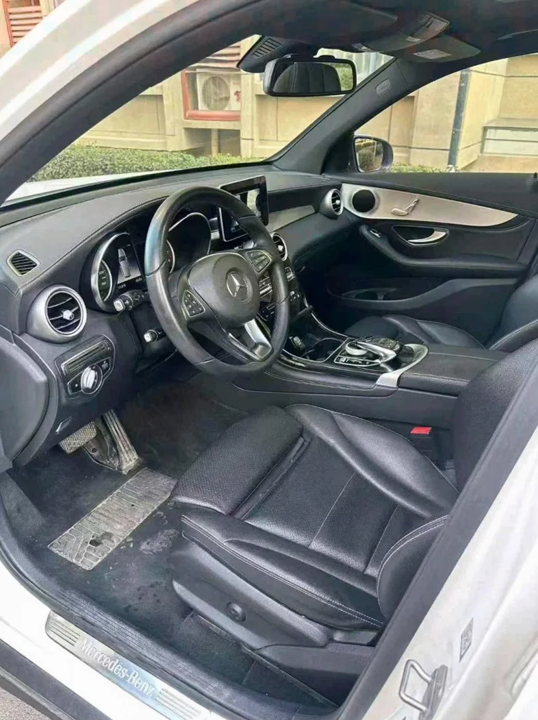 奔驰GLC 后面外观一