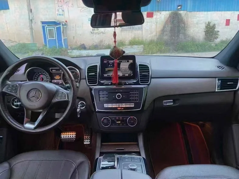 奔驰GLE 后面外观一