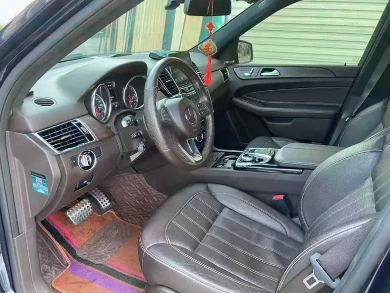 奔驰GLE 后面外观二