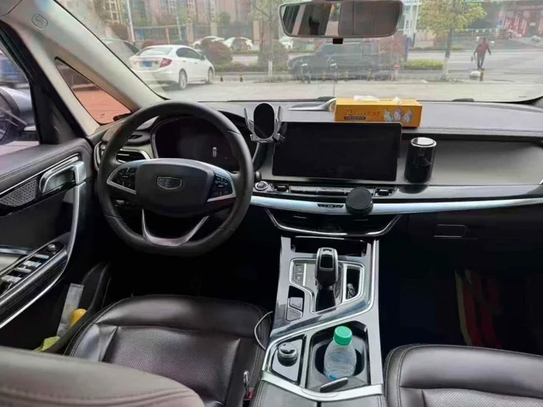 吉利嘉际 内饰前排