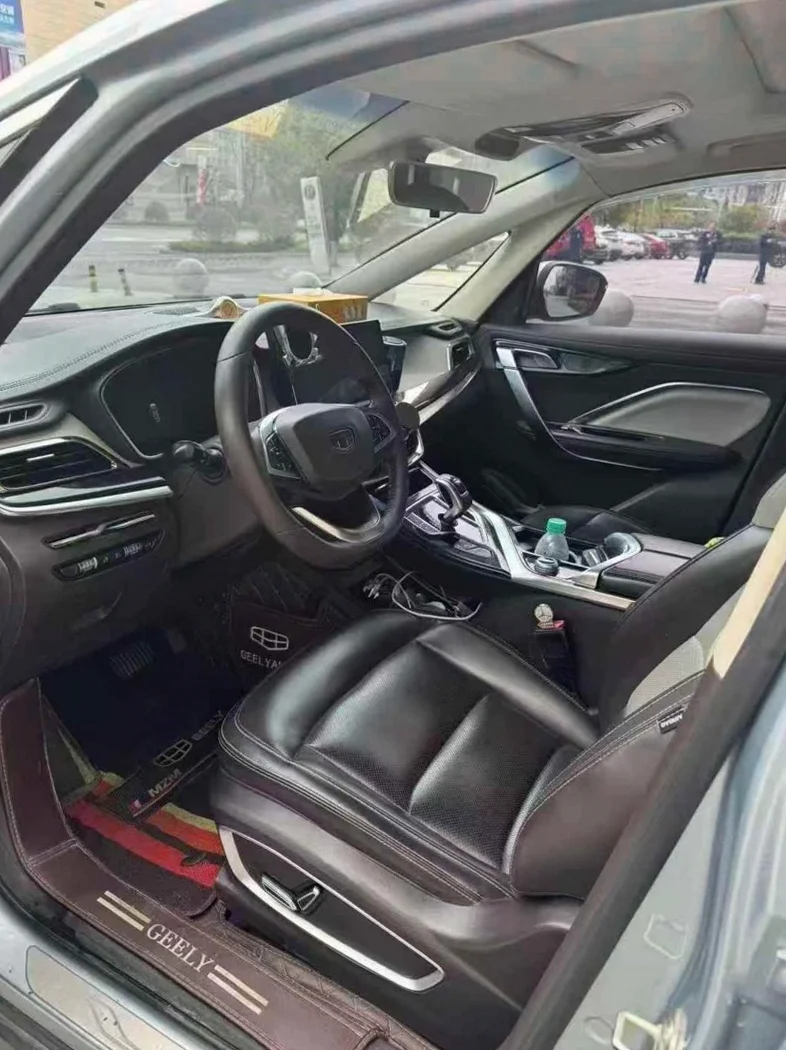 吉利嘉际 驾驶室