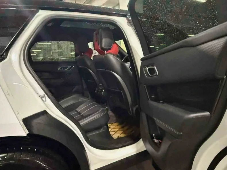 路虎揽胜星脉 内饰后排