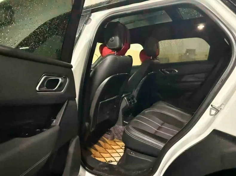 路虎揽胜星脉 后面外观一