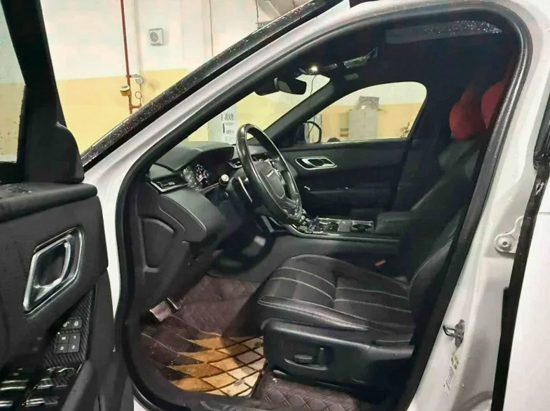 路虎揽胜星脉 后面外观二