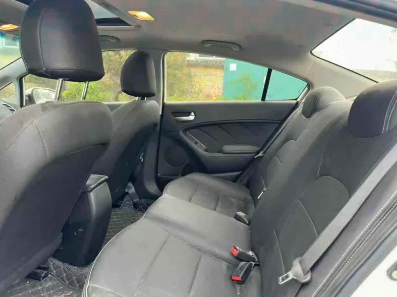 起亚K5 后面外观二