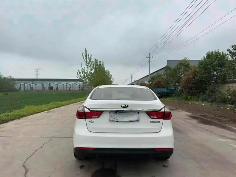 起亚K5 内饰前排