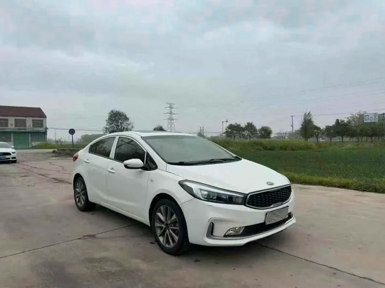 起亚K5 正面外观二