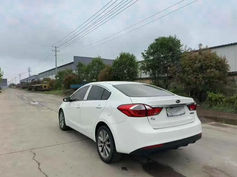 起亚K5 内饰后排