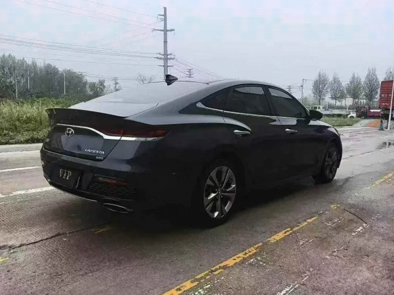 现代菲斯塔 内饰后排