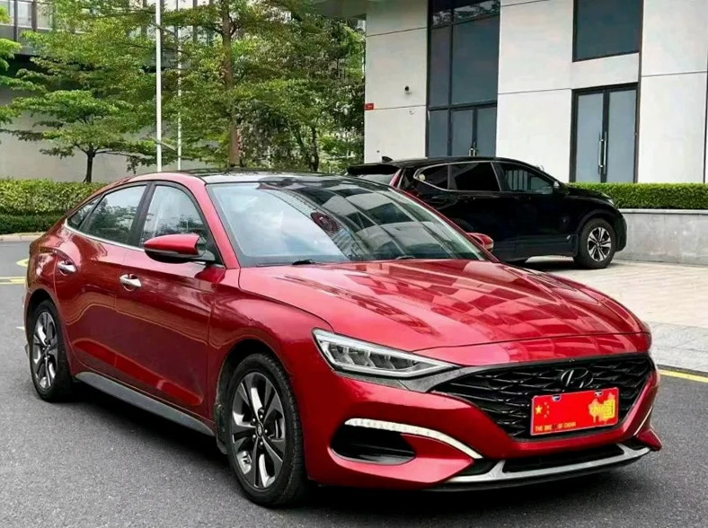 现代菲斯塔 正面外观二