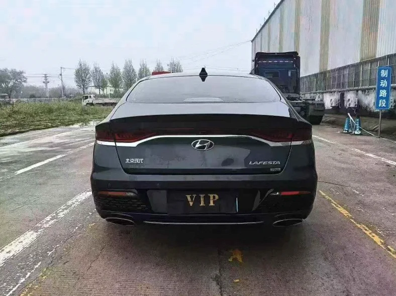 现代菲斯塔 驾驶室