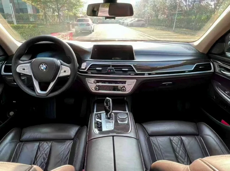 宝马7系 内饰前排