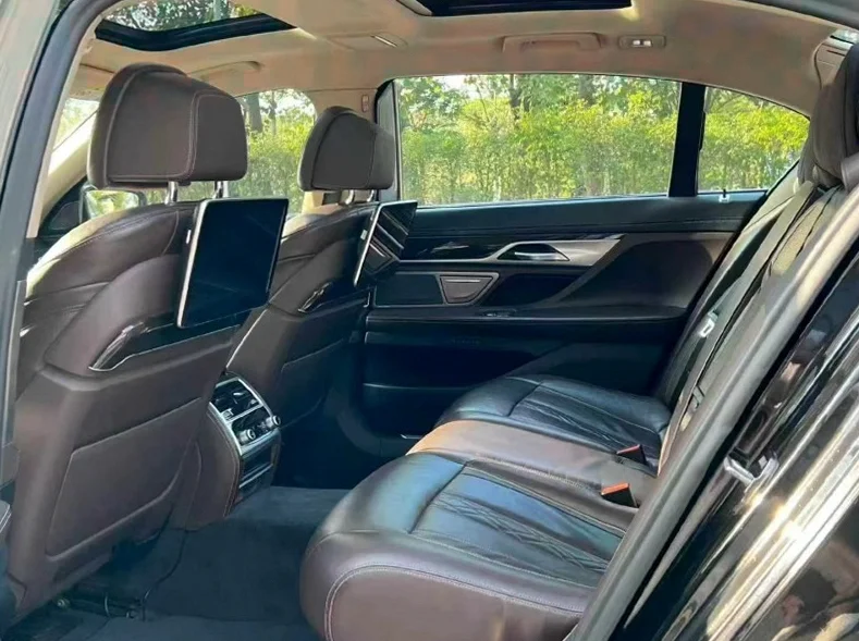 宝马7系 后面外观二