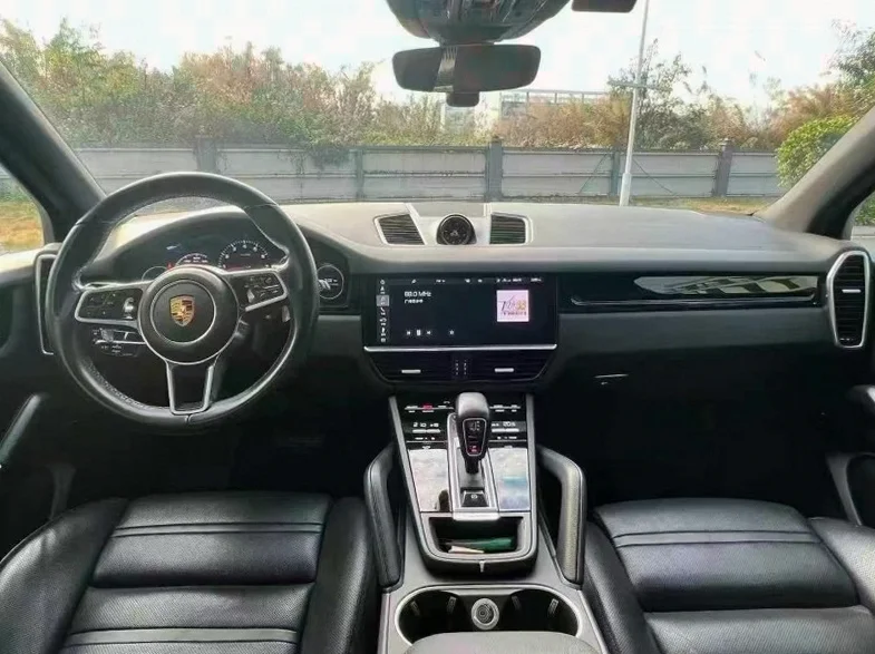 保时捷卡宴 后面外观一