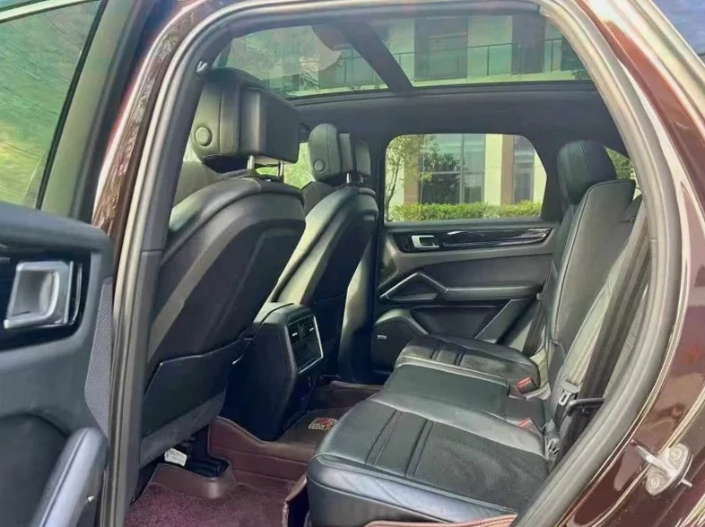 保时捷卡宴 内饰前排