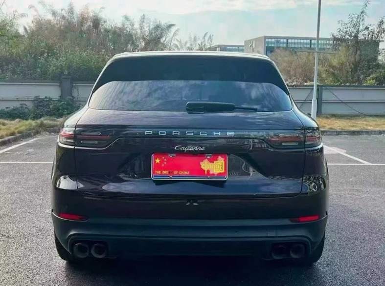 保时捷卡宴 驾驶室