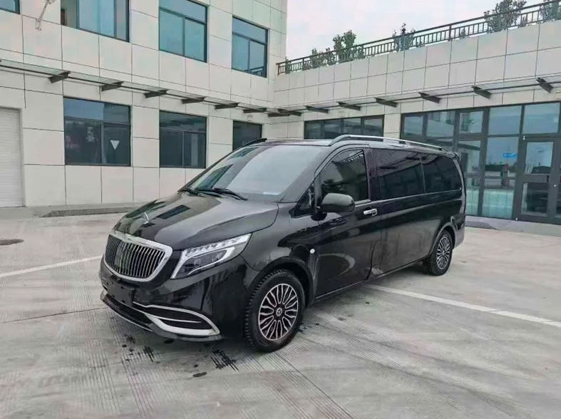 奔驰威霆 正面外观二