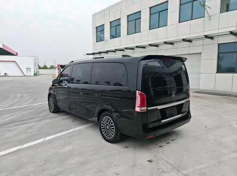 奔驰威霆 内饰后排