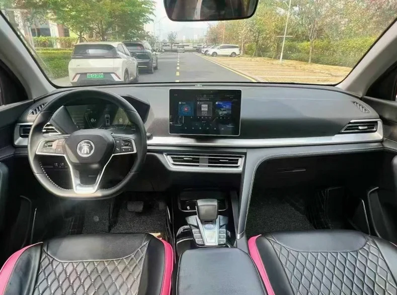 比亚迪宋 正面外观三