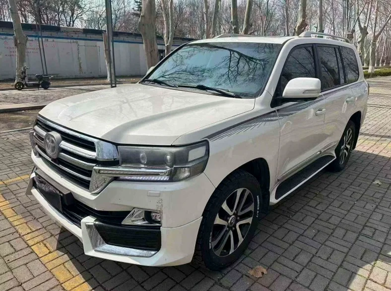 丰田兰德酷路泽 正面外观三