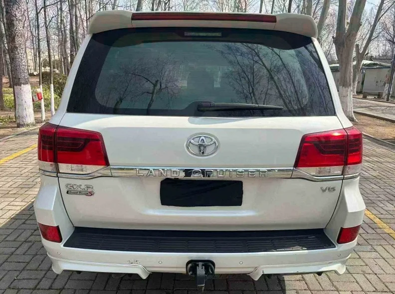 丰田兰德酷路泽 驾驶室