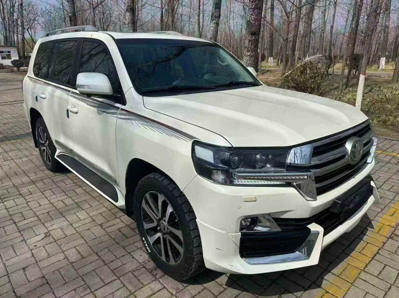 丰田兰德酷路泽 正面外观二