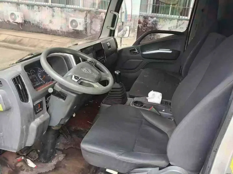 福田奥铃 后面外观一