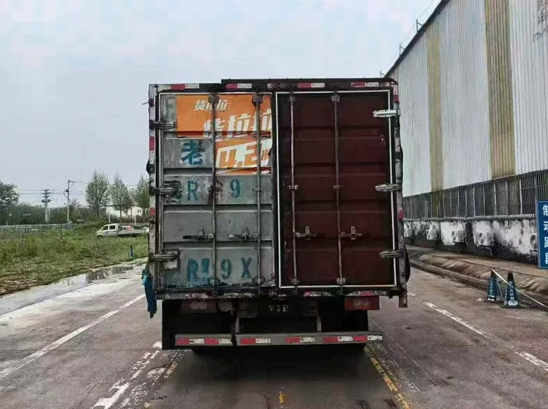 福田奥铃 驾驶室