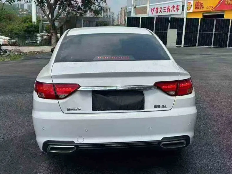 吉利帝豪 驾驶室