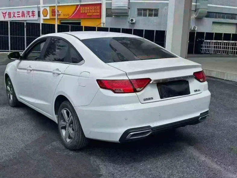 吉利帝豪 后面外观二