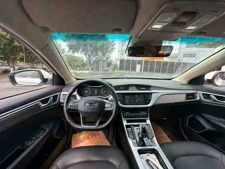 吉利帝豪 内饰后排