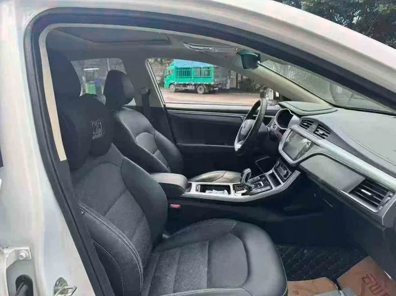 吉利帝豪 后面外观一