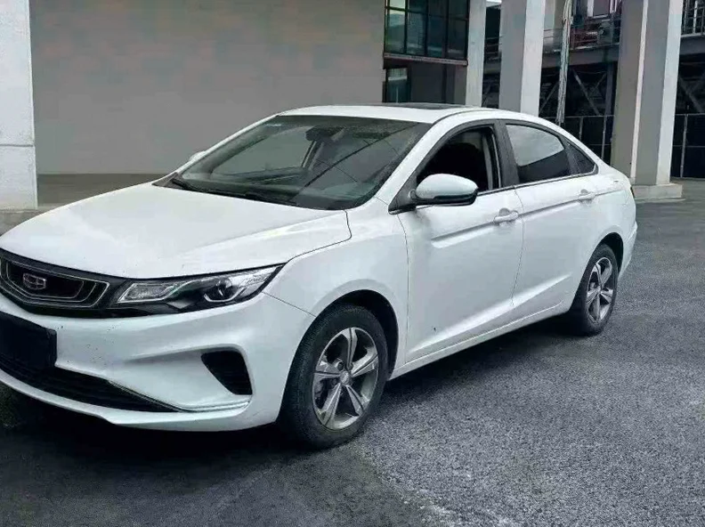 吉利帝豪 正面外观二