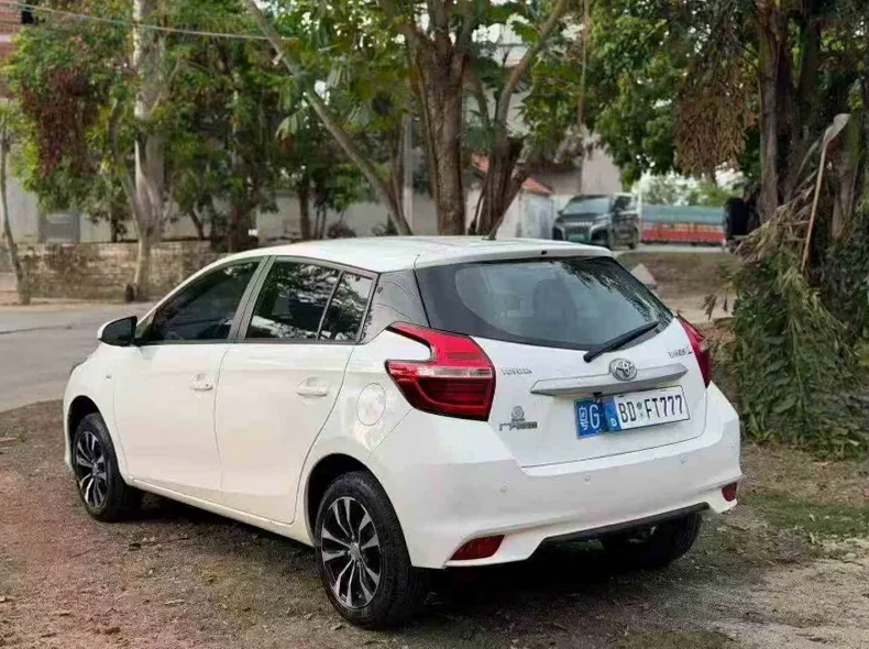 丰田YARiS 内饰前排