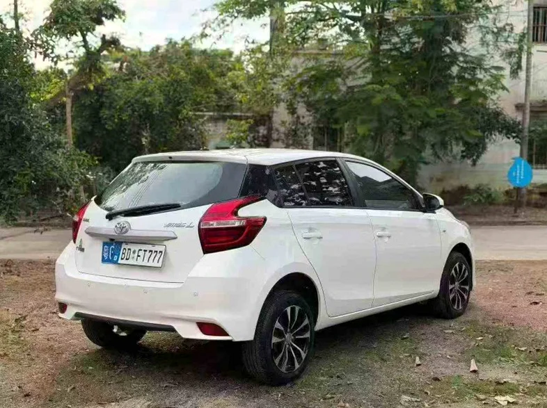 丰田YARiS 内饰后排