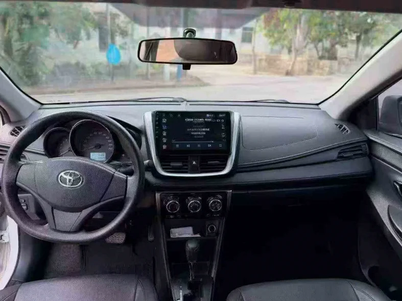 丰田YARiS 后面外观一