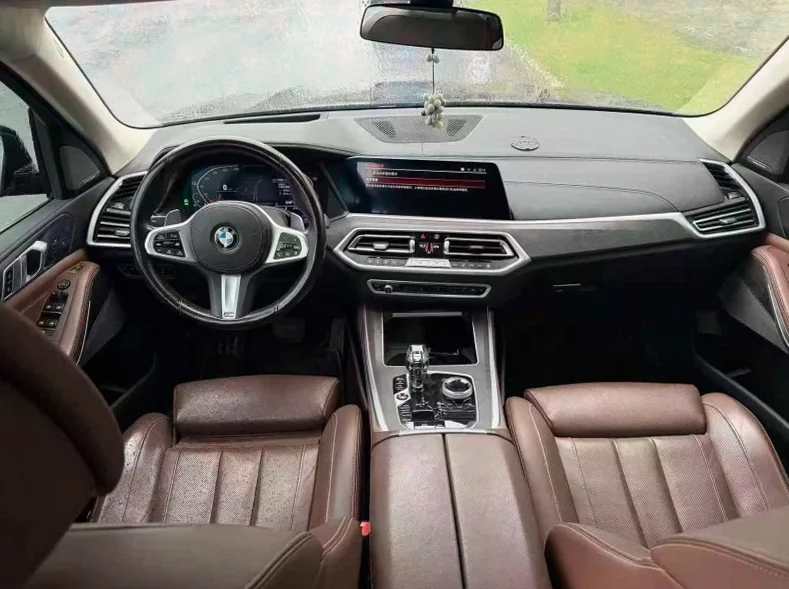 宝马X5 后面外观一