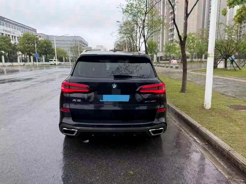 宝马X5 后面外观三