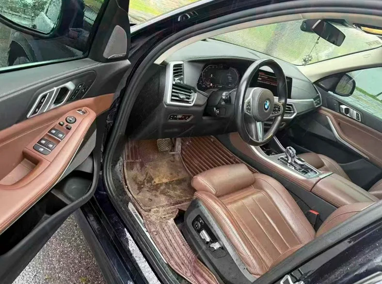 宝马X5 内饰前排