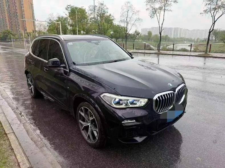 宝马X5 正面外观二