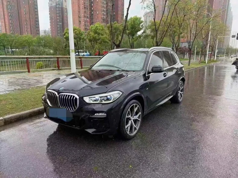 宝马X5 正面外观三