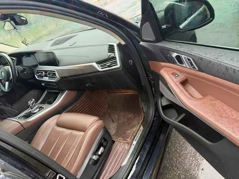 宝马X5 内饰后排