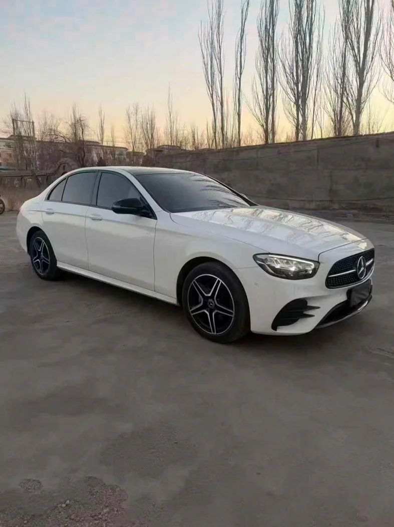 奔驰E 正面外观三